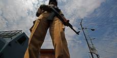 Индийските власти озаптиха силите за сигурност в Кашмир